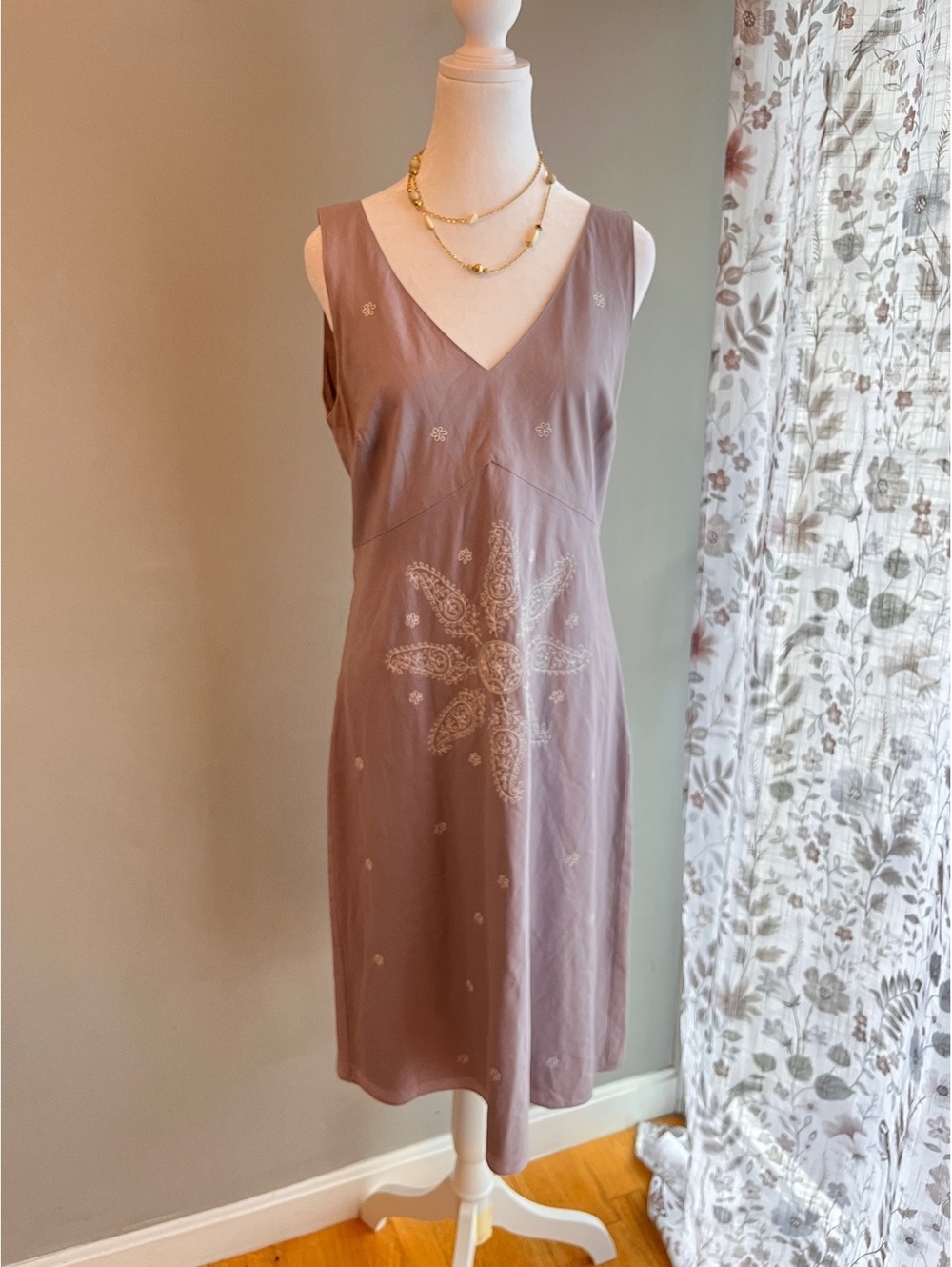 Vintage J. Crew Embroidered Medallion Shift Dress Mauve Taupe V-Neck Size 12